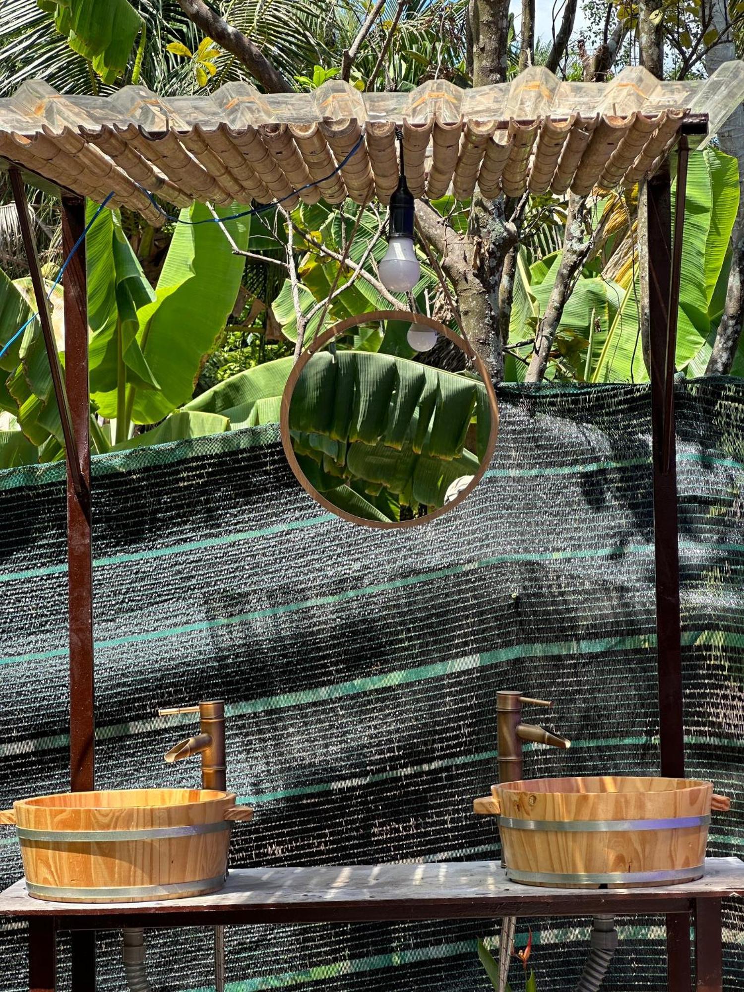 Hide Away Bungalows In Ben Tre City Exterior foto